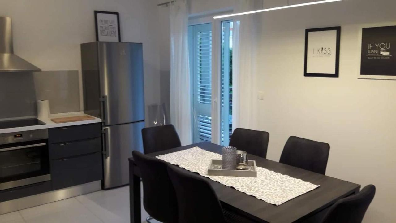 Apartman Ivana Podgora Ngoại thất bức ảnh